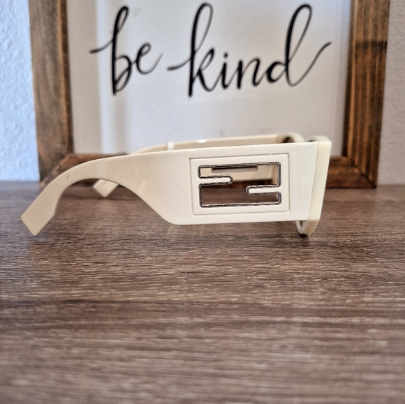 FENDI Sunglasses, FE40109I,  54-18 145, AUTHENTIC - Picture 5 of 9